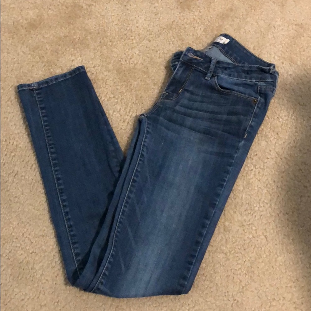 Light wash skinny jeans